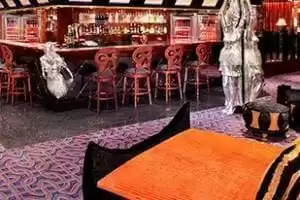 Bliss Ultra salon et boîte de nuit