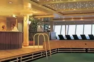 Piscine intérieure et Jacuzzi